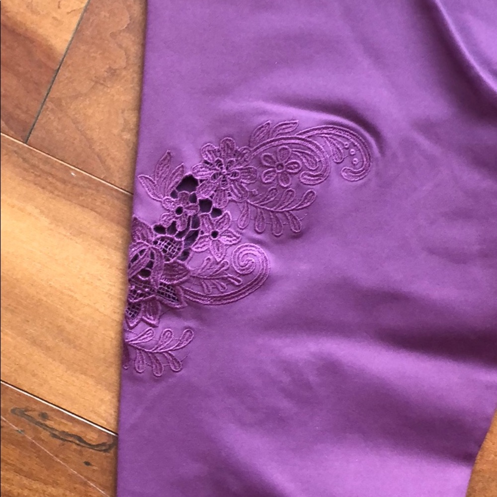 NWT FABLETICS ROCIO LEGGING W/ FLORAL DETAIL, L - Picture 9 of 9